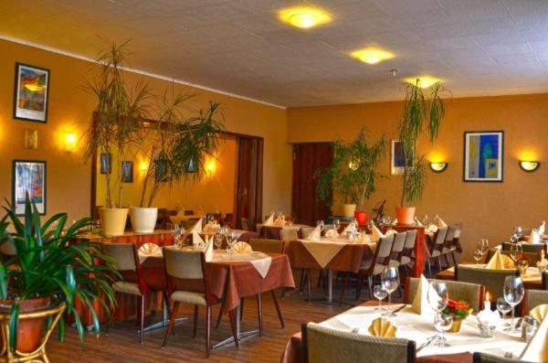 Hotel Restaurant Zur Hexe Überherrn Екстериор снимка